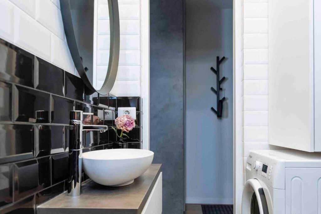 Beautiful Studio - Top Location - Netflix บูคาเรสต์ ภายนอก รูปภาพ