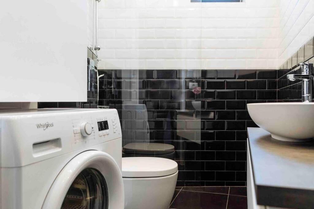 Beautiful Studio - Top Location - Netflix บูคาเรสต์ ภายนอก รูปภาพ