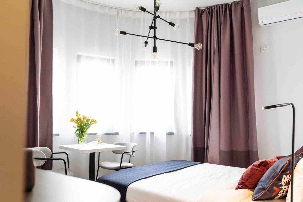 Beautiful Studio - Top Location - Netflix บูคาเรสต์ ภายนอก รูปภาพ