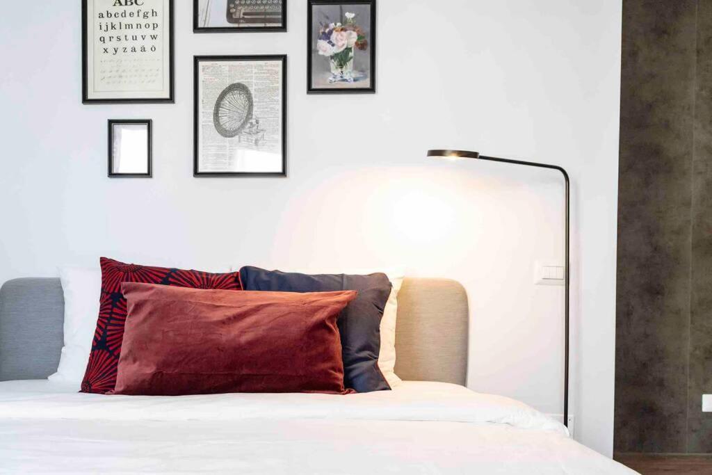 Beautiful Studio - Top Location - Netflix บูคาเรสต์ ภายนอก รูปภาพ